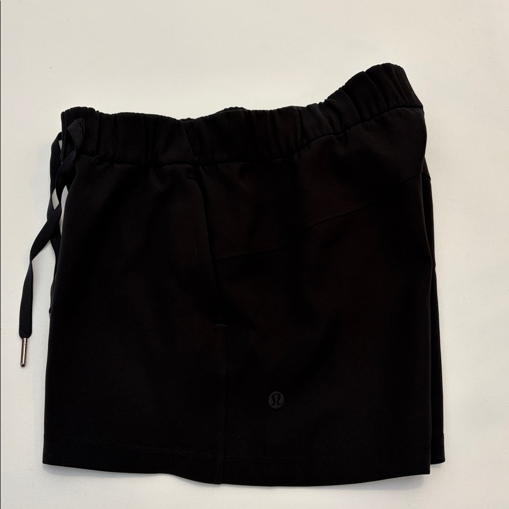 Lululemon Women’s Shorts Black On The Fly Shorts Elastic Waist size 4 - Picture 9 of 11